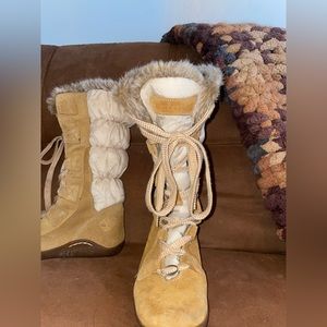 Timberland fur boots - size 6 suede